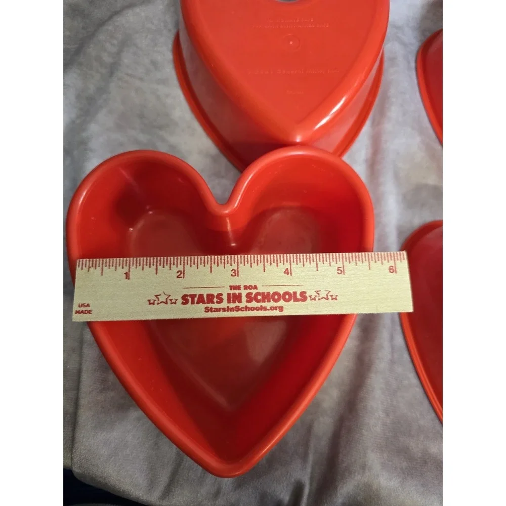 Set Of 4 Red Heart Plastic Cheerios Cereal Bowls - General Mills 2001